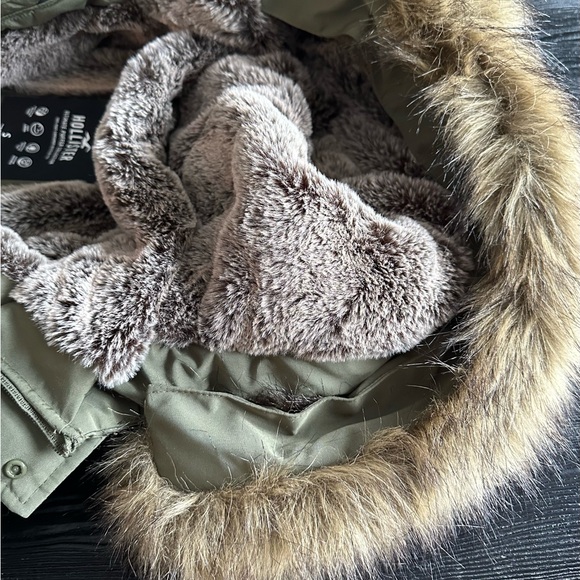 Hollister Ultimate Puffer Collection winter coat. - Picture 3 of 4